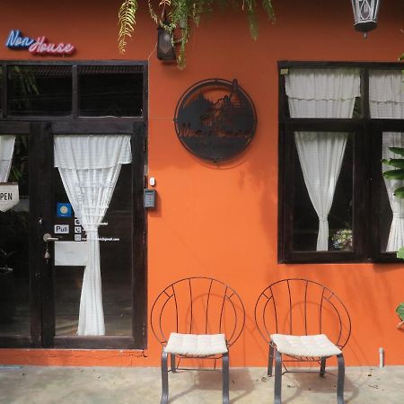 Non House Bangkok บ้านนอนโฮสเทล Exterior foto